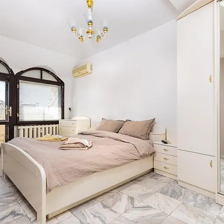 Spacious 2-bedroom Maisonette In Centre By Flat Mаnager Apartment *