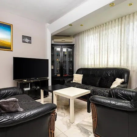 Apartment Spacious 2-bedroom Maisonette In Centre By Flat Mаnager