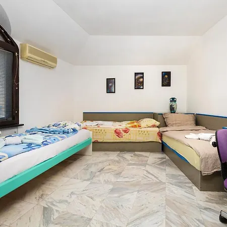 Apartment Spacious 2-bedroom Maisonette In Centre By Flat Mаnager
